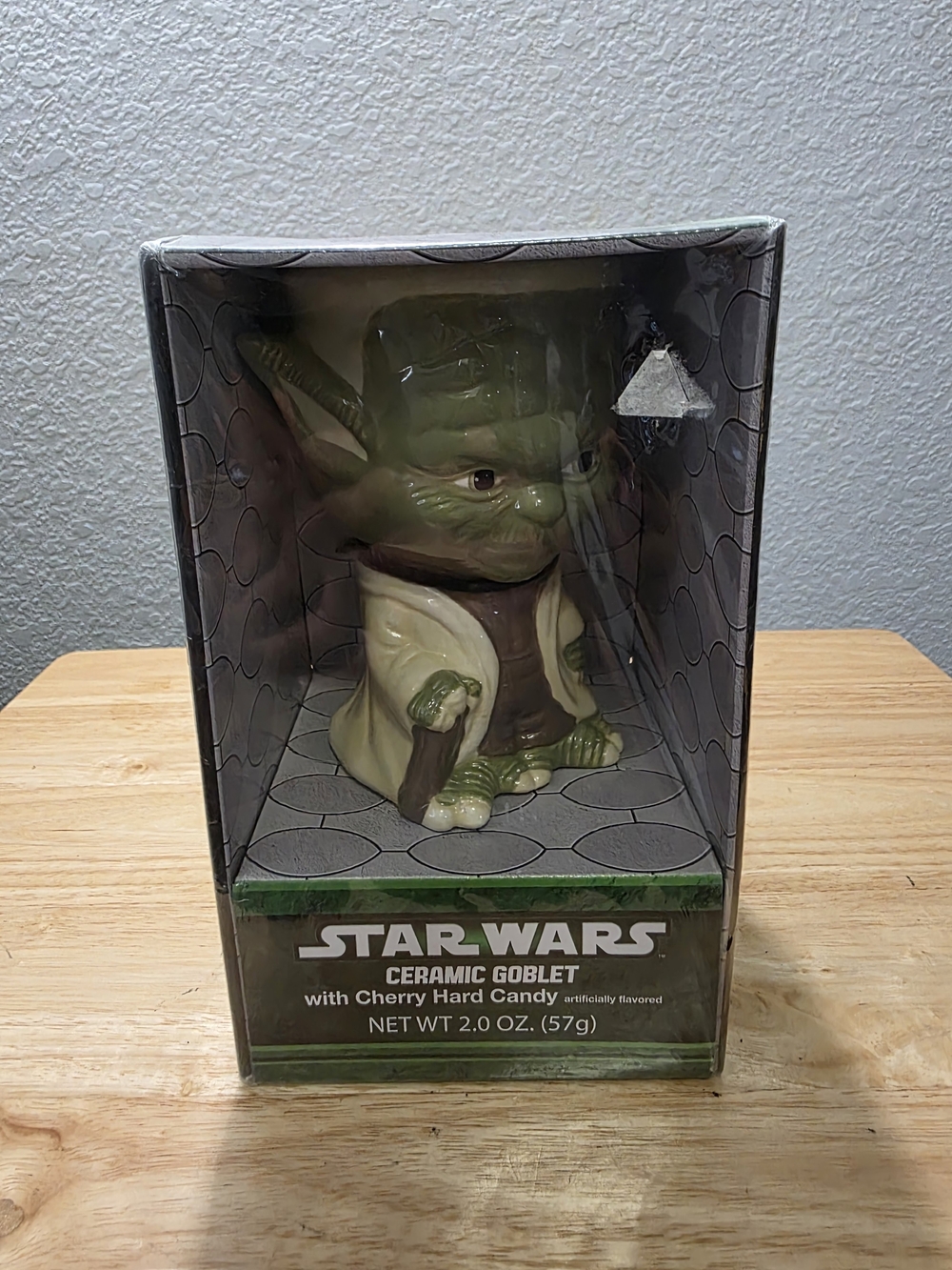 Star Wars Yoda Ceramic Goblet 2.0 oz w/ Cherry Hard Candy (2015)